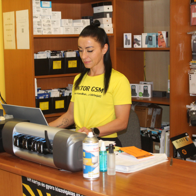 Értékesítő munkatárs neve Értékesítő munkatárs neve